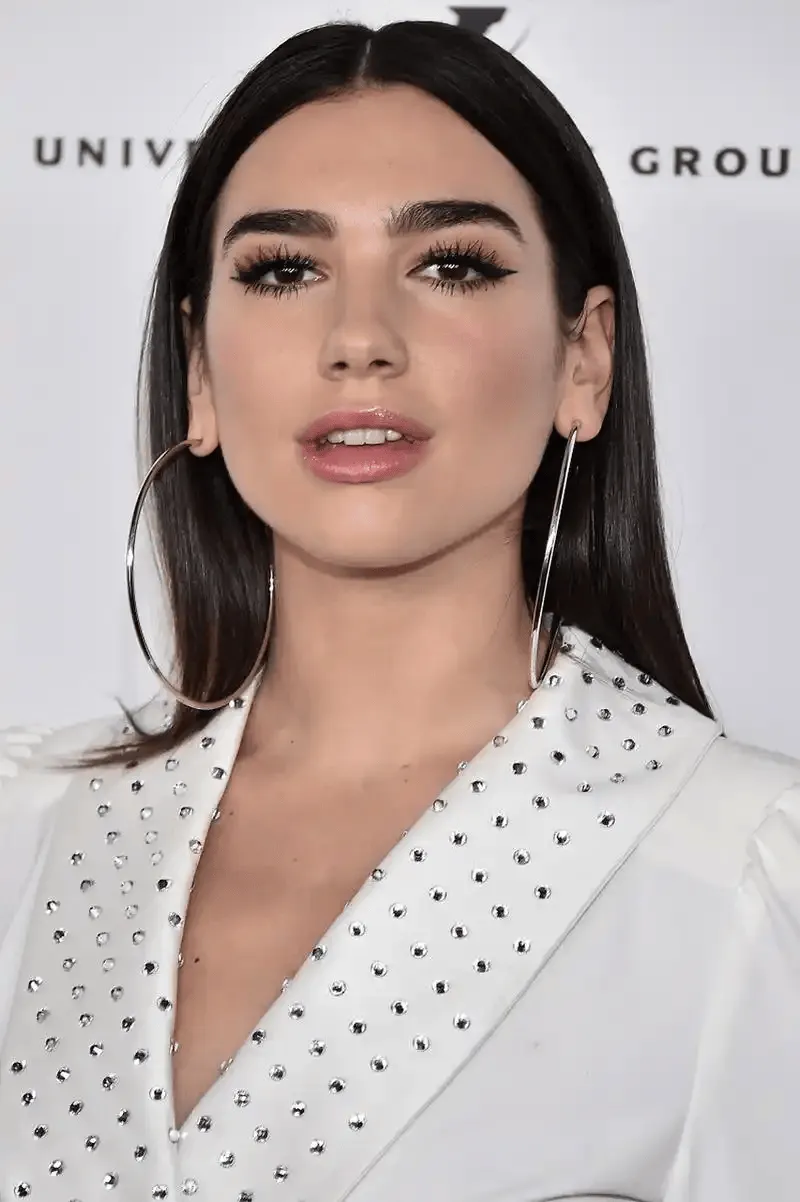 开云登录入口-猛龙官方更新ins，晒出为知名歌手Dua Lipa定制的22号球衣