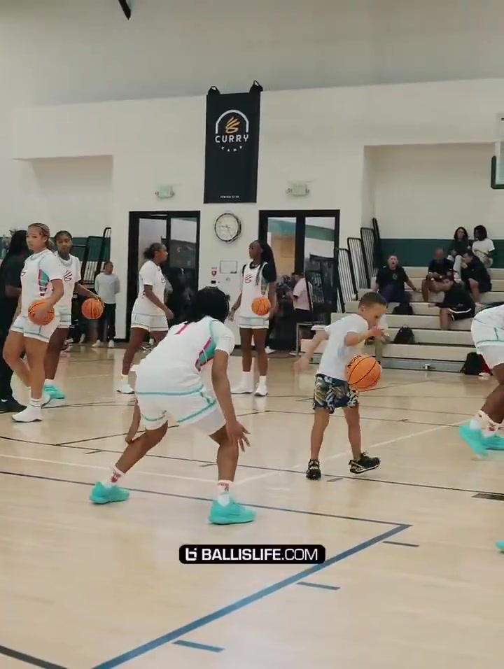 卡农-库里闪耀父亲训练营 梦幻脚步晃倒对手+禁区高效得分