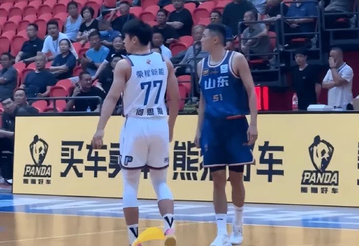 开云app-山东捡到宝了！陈林坚山东首秀三分+突破齐爆，外线终于有期待了