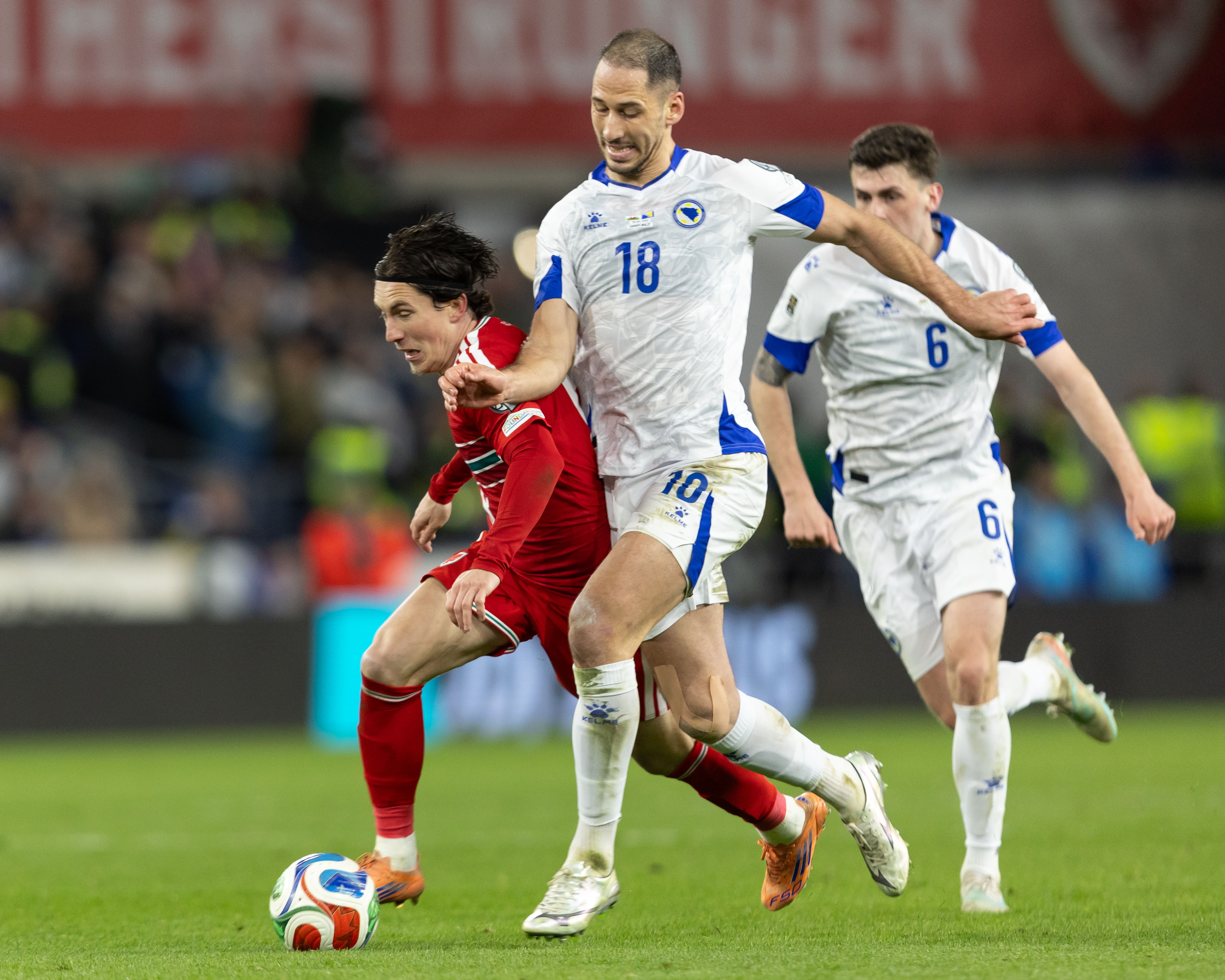 kaiyun-波黑后卫：意大利是世界最强球队之一；这是我第一次在赛后哭